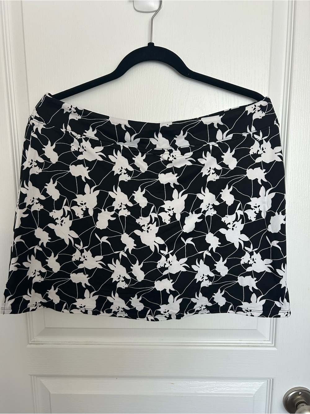 Tranquility by Colorado Clothing Black & White Floral Mini Skort